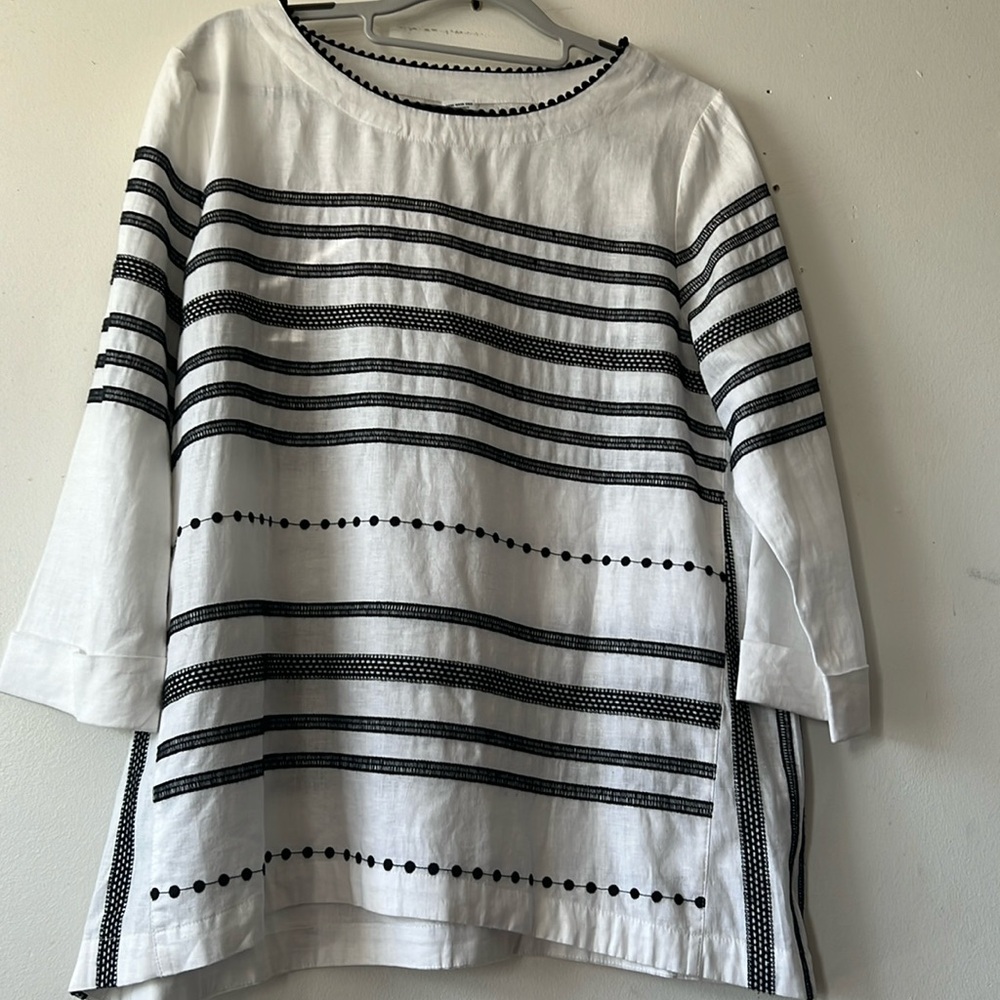 Peck & Peck women size M black and white pull on top